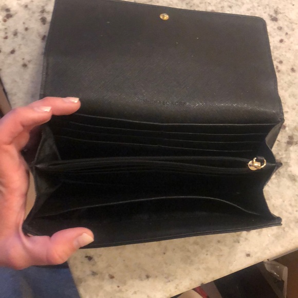 Michael kors black wallet - Picture 3 of 4